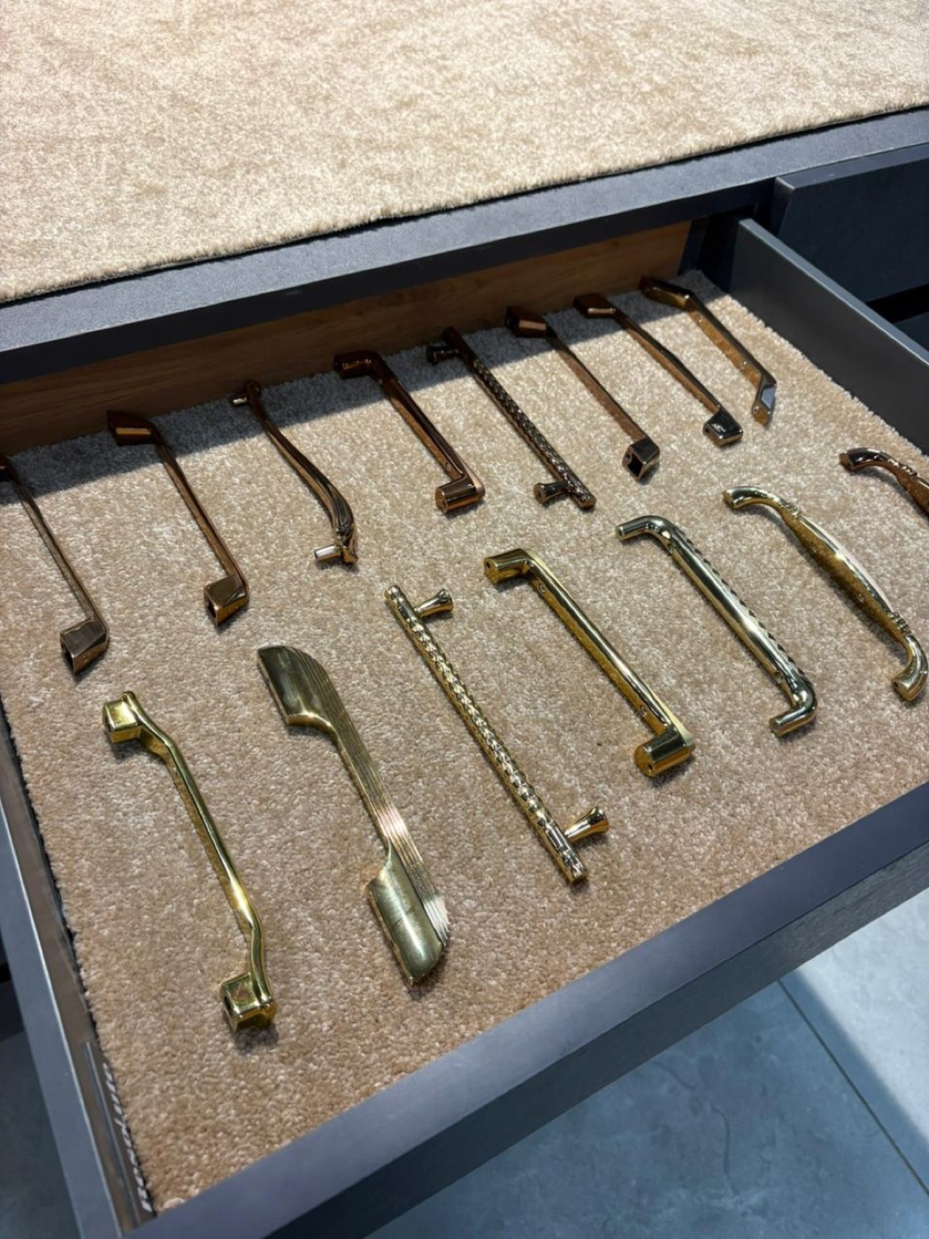 Knob and pull selection
